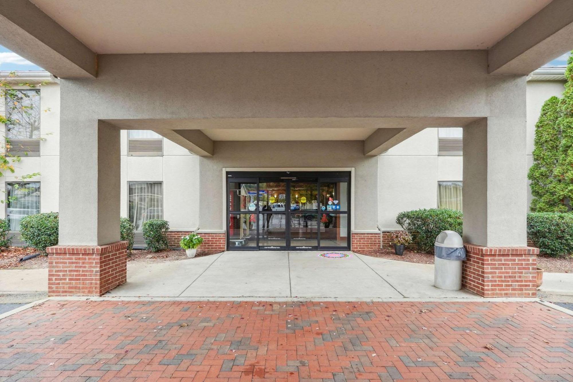 Quality Inn & Suites Dawsonville Exterior photo
